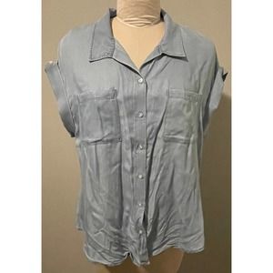 Women’s Sharagano Light Wash Denim Size Large Button Up Short Sleeve Shirt NWT